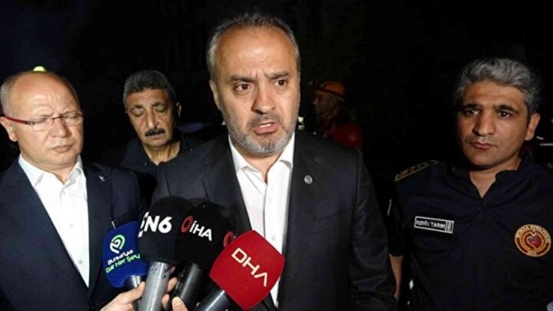 Foto - Bursa'da çıkan yangın geceyi aydınlattı