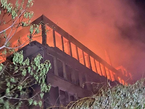 Foto - Bursa'da çıkan yangın geceyi aydınlattı