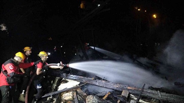 Foto - Bursa'da çıkan yangın geceyi aydınlattı