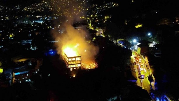 Foto - Bursa'da çıkan yangın geceyi aydınlattı
