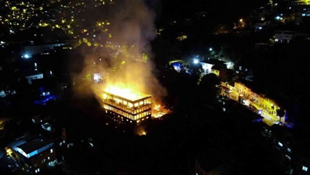 Foto - Bursa'da çıkan yangın geceyi aydınlattı