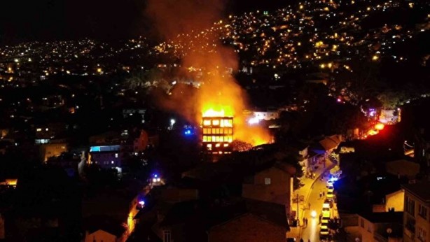 Foto - Bursa'da çıkan yangın geceyi aydınlattı