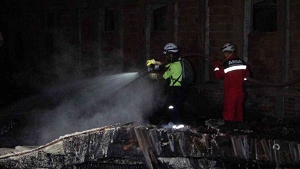Foto - Bursa'da çıkan yangın geceyi aydınlattı
