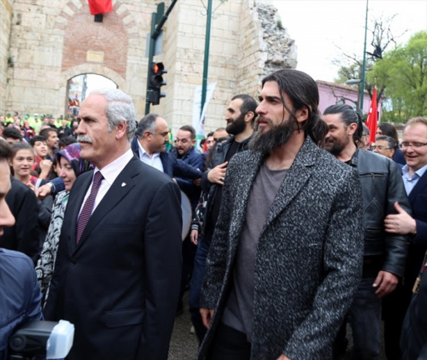 Foto - Bursa'da 'Diriliş Ertuğrul' izdihamı