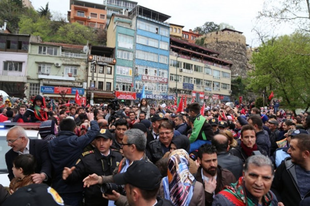  Bursa'da 'Diriliş Ertuğrul' izdihamı