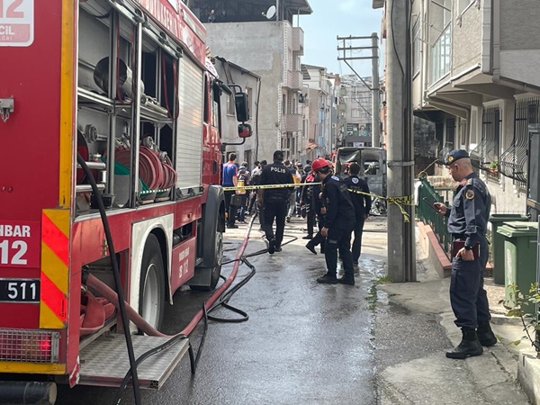 Foto - Bursa'da facia! Tek motorlu uçak evlerin arasına çakıldı