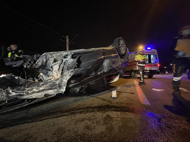 Foto - Bursa'da feci kaza! Araba inanılmaz halde...