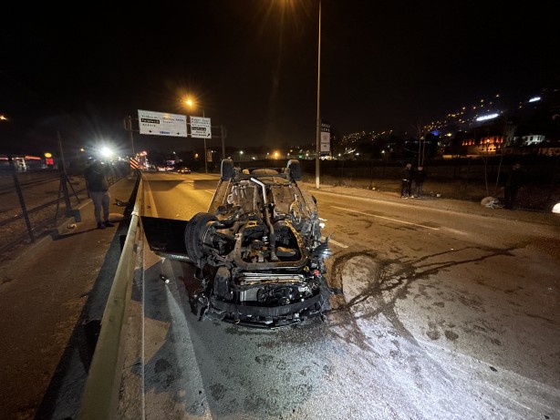 Foto - Bursa'da feci kaza! Araba inanılmaz halde...