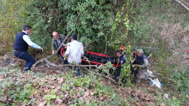 Bursa'da feci kaza! Otomobil 15 metre yükseklikten dereye uçtu