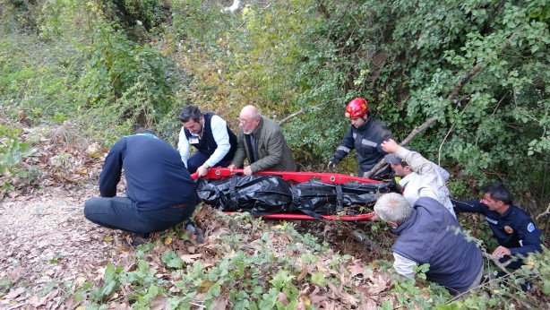 Foto - Bursa'da feci kaza! Otomobil 15 metre yükseklikten dereye uçtu