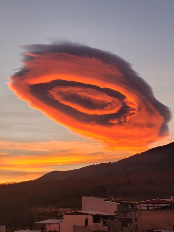 Foto - Bursa'da görülen bulut için korkutan açıklama: İnşallah bu olmaz