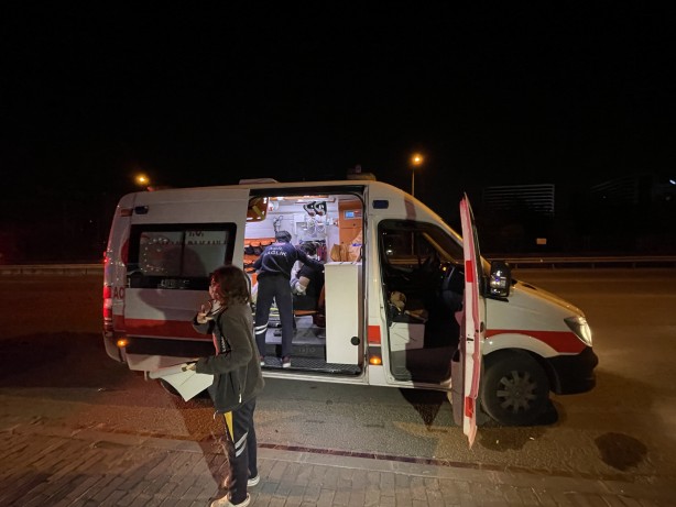 Foto - Bursa'da hafif ticari araç park halindeki otobüse çarptı