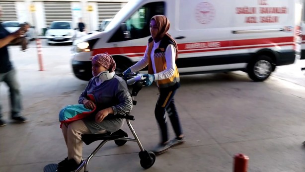 Foto - Bursa'da hafif ticari araç şarampole devrildi: 6 yaralı