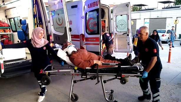 Foto - Bursa'da hafif ticari araç şarampole devrildi: 6 yaralı