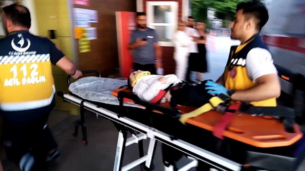 Foto - Bursa'da hafif ticari araç şarampole devrildi: 6 yaralı