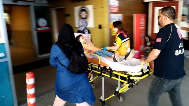 Foto - Bursa'da hafif ticari araç şarampole devrildi: 6 yaralı