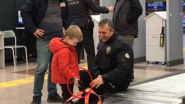 Foto - Bursa'da havaalanı polisi bu işe şaştı kaldı! 6 yaşındaki çocuğun çantasından çıktı