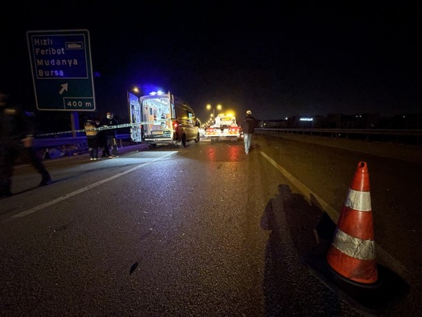 Foto - Bursa'da iki otomobilin çarpışması sonucu 1 kişi öldü