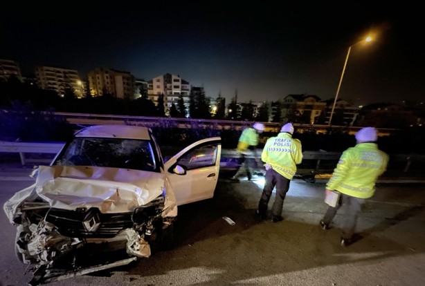  Bursa'da iki otomobilin çarpışması sonucu 1 kişi öldü