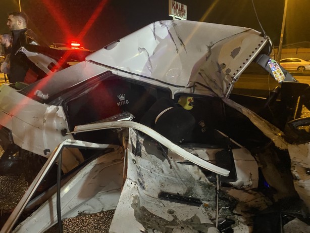 Foto - Bursa’da kamyon ile otomobil çarpıştı : 2 yaralı