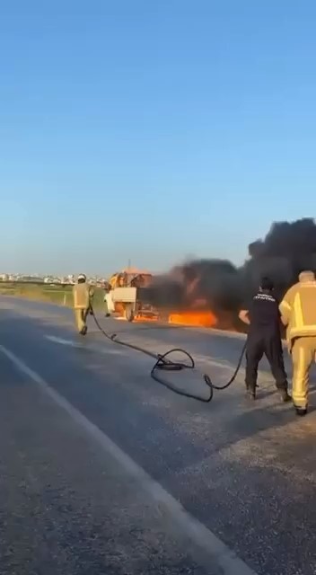 Foto - Bursa'da kamyonet alev alev yandı
