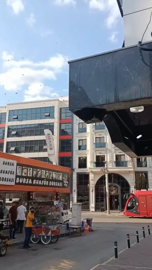 Foto - Bursa'da korku dolu anlar! 'Kraliçe arı' ortalığı böyle karıştırdı..