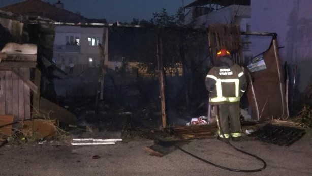 Foto - Bursa’da korkutan yangın