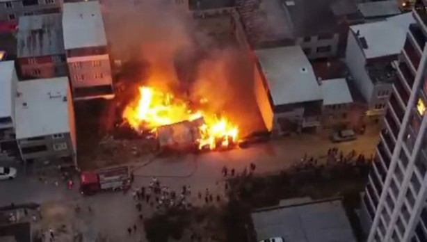 Foto - Bursa’da korkutan yangın
