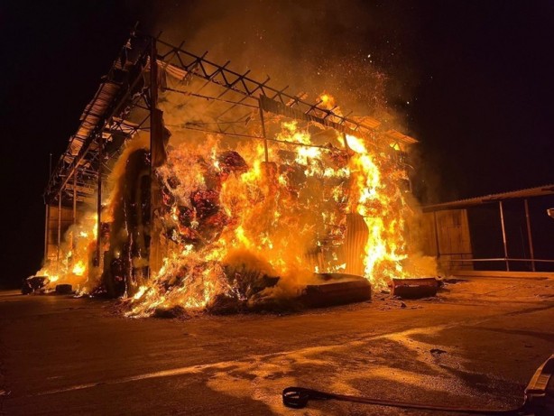 Foto - Bursa'da korkutan yangın
