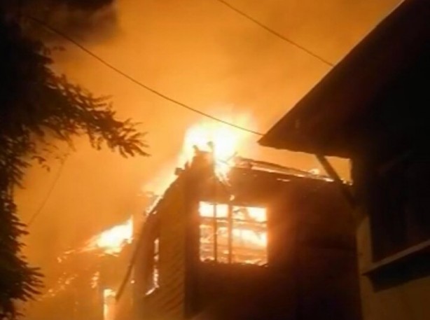 Foto - Bursa'da korkutan yangın! Üç evi alevler yuttu