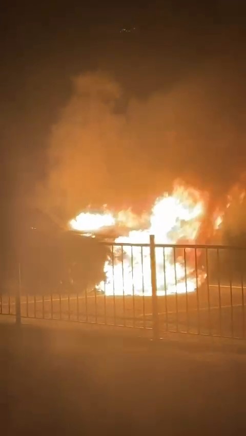 Foto - Bursa'da lüks otomobil alev alev yandı