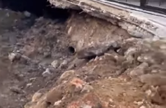 Foto - Bursa'da mahallenin altından çıktı! Kentte herkes 'Bu nasıl olur?' diye birbirine sormaya başladı