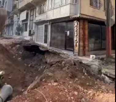 Bursa'da mahallenin altından çıktı! Kentte herkes 'Bu nasıl olur?' diye birbirine sormaya başladı