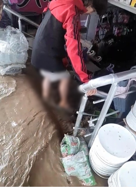 Foto - Bursa'da otobüs terminalinin çatısı çöktü! Korku dolu anlar güvenlik kameralarına yansıdı..
