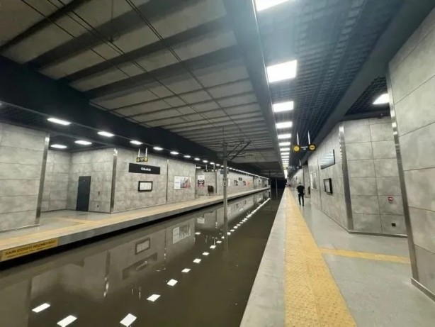 Bursa'da şiddetli sağanak: Metro göle döndü, çok sayıda ev ve iş yerini su bastı