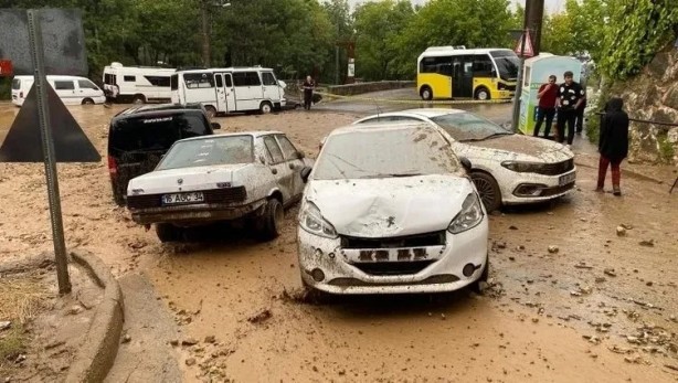 Foto - Bursa'da şiddetli sağanak: Metro göle döndü, çok sayıda ev ve iş yerini su bastı