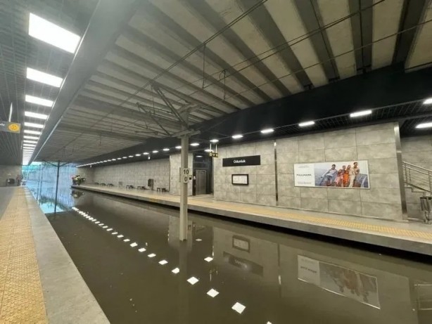 Foto - Bursa'da şiddetli sağanak: Metro göle döndü, çok sayıda ev ve iş yerini su bastı