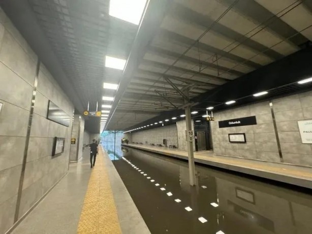 Foto - Bursa'da şiddetli sağanak: Metro göle döndü, çok sayıda ev ve iş yerini su bastı
