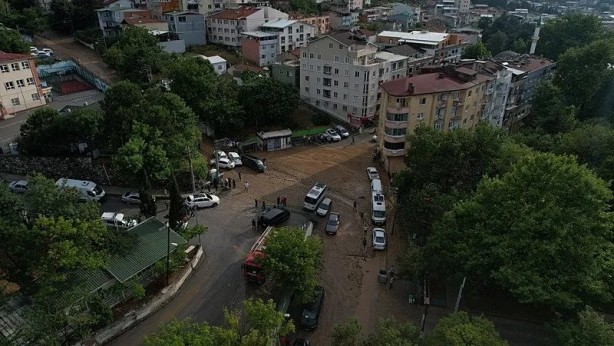 Foto - Bursa'da şiddetli sağanak: Metro göle döndü, çok sayıda ev ve iş yerini su bastı