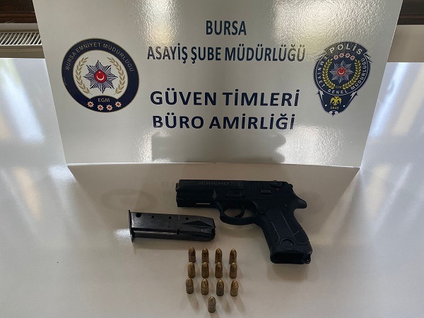 Foto - Bursa'da silahlar konuştu! 2 numara büyük ayakkabı giydi hayatı kurtuldu