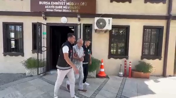 Foto - Bursa'da silahlar konuştu! 2 numara büyük ayakkabı giydi hayatı kurtuldu