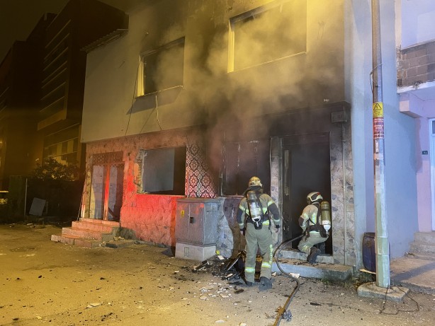 Bursa'da sinir krizi geçiren bir kişi 2 katlı evlerini yaktı