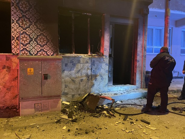 Foto - Bursa'da sinir krizi geçiren bir kişi 2 katlı evlerini yaktı