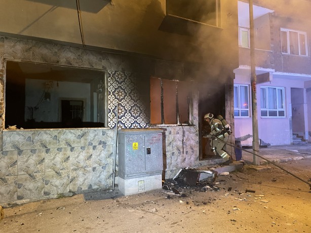 Foto - Bursa'da sinir krizi geçiren bir kişi 2 katlı evlerini yaktı