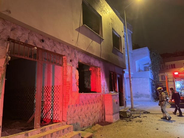 Foto - Bursa'da sinir krizi geçiren bir kişi 2 katlı evlerini yaktı