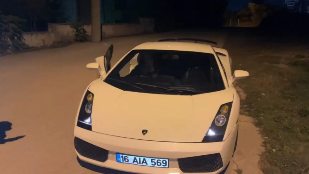 Foto - Bursa'da sıra dışı olay: 10 milyon liralık aracı bırakıp kaçtı!