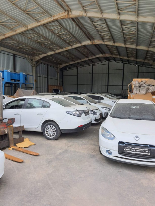 Foto - Bursa'da şoke eden görüntü! Binlerce Renault Fluence çöpte görüntülendi! Sebebini öğrenenler şaşkına döndü