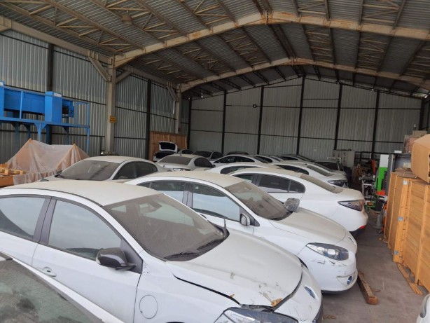 Foto - Bursa'da şoke eden görüntü! Binlerce Renault Fluence çöpte görüntülendi! Sebebini öğrenenler şaşkına döndü