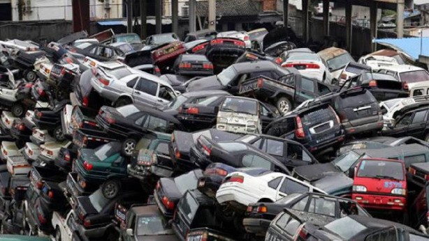 Bursa'da şoke eden görüntü! Binlerce Renault Fluence çöpte görüntülendi! Sebebini öğrenenler şaşkına döndü