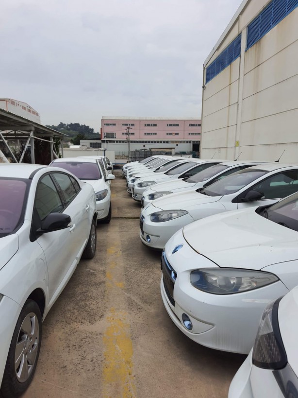 Foto - Bursa'da şoke eden görüntü! Binlerce Renault Fluence çöpte görüntülendi! Sebebini öğrenenler şaşkına döndü
